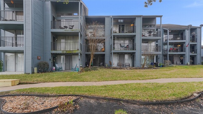 Building Photo - 12500 Melville Dr