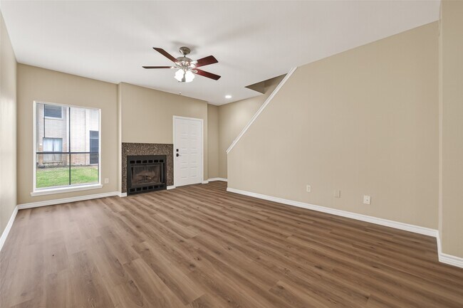 Foto del edificio - 10811 Richmond Ave.