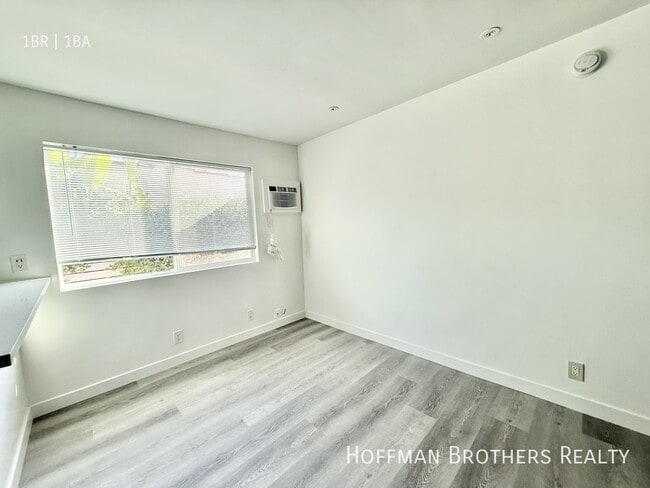 Building Photo - 1317 N June St