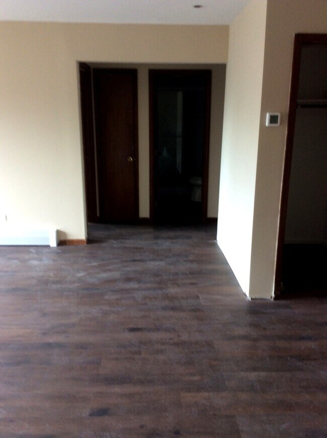 Foto del edificio - 1221 Whispering Hills Ct
