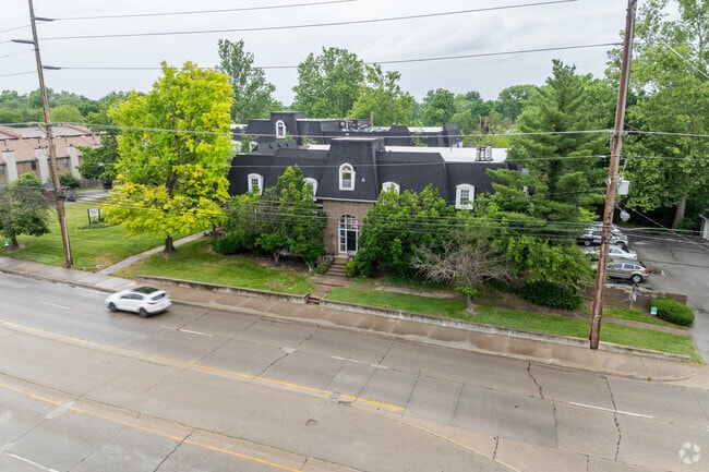 Chateau Bohne Condominiums