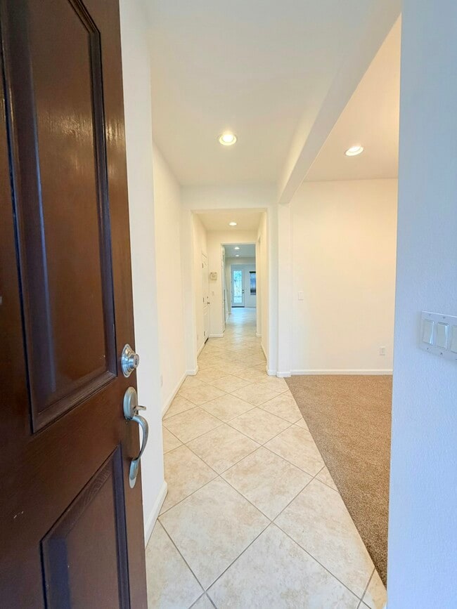 Building Photo - 252 W Terraza Way