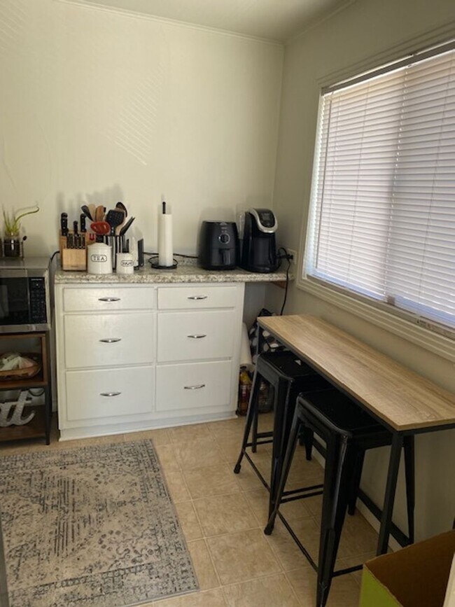 Building Photo - 1361 Stafford St