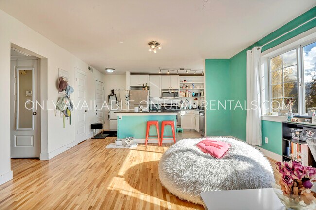 Building Photo - 320 S 800 E