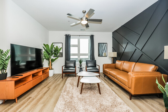 Foto del edificio - Fully Furnished Townhome with Stunning Roo...