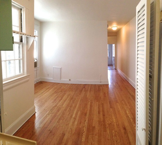 Foto del edificio - 216 Maryland Ave NE