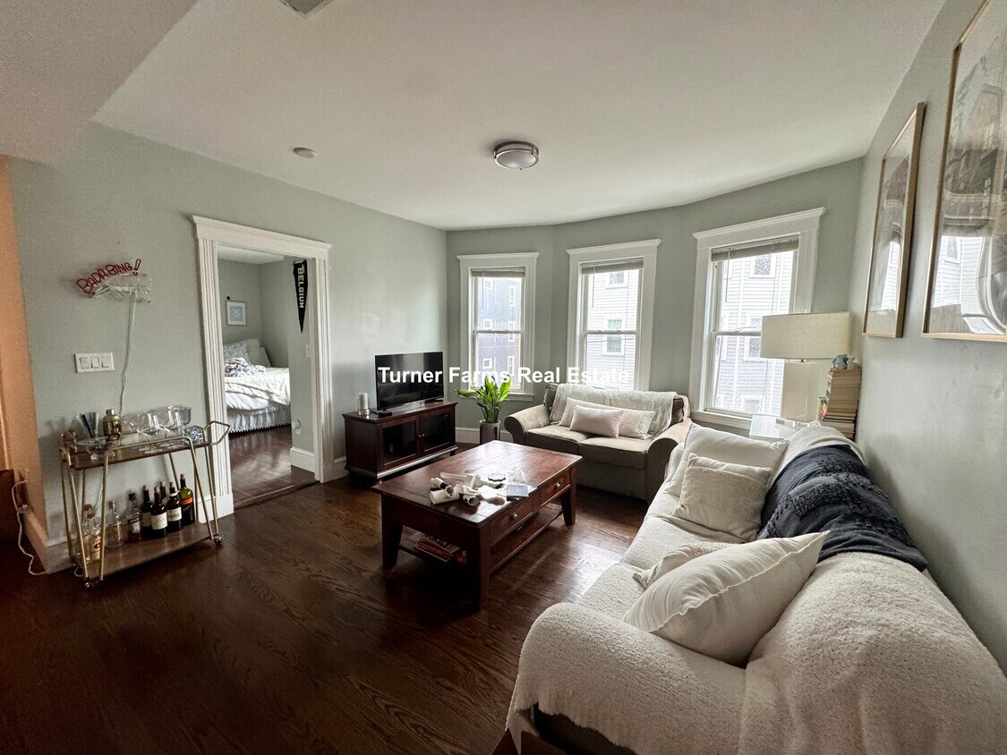 Primary Photo - 147 Boston St
