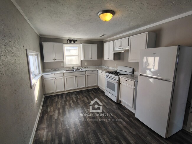 Building Photo - 701 S Black St