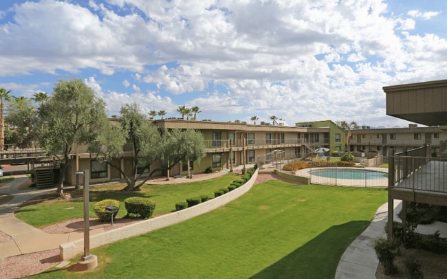 Building Photo - The Summit Apartments