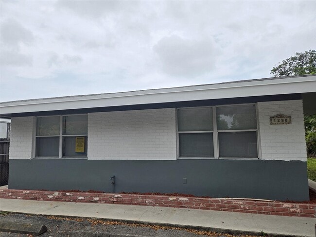 Building Photo - 1238 NW 5th Ave