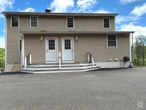 Building Photo - 1100 N High St
