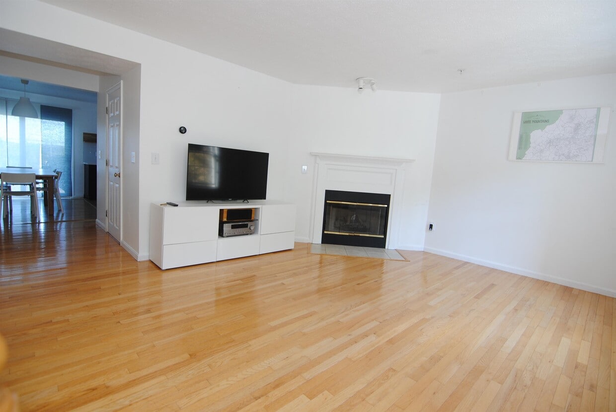 Photo - 35 Georgetown Dr (Nashua, NH)