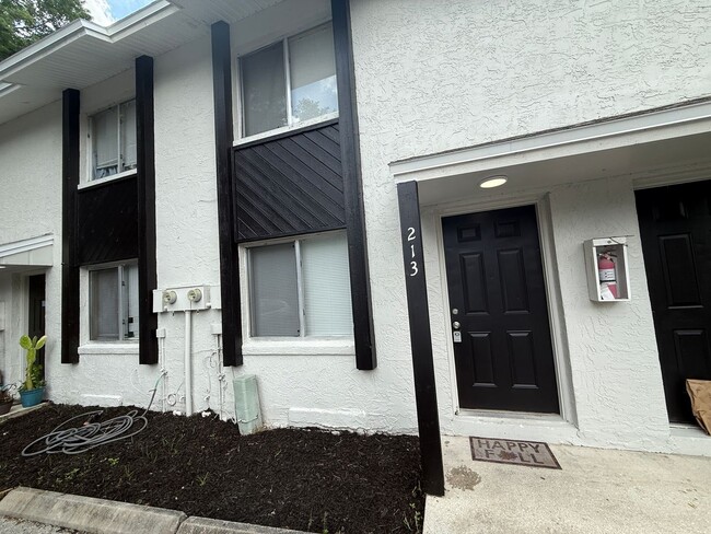 Photo - 213 S Moss Rd Apartment