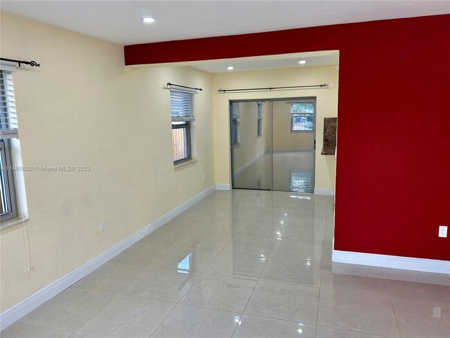 Foto del edificio - 101 SW 67th Ct