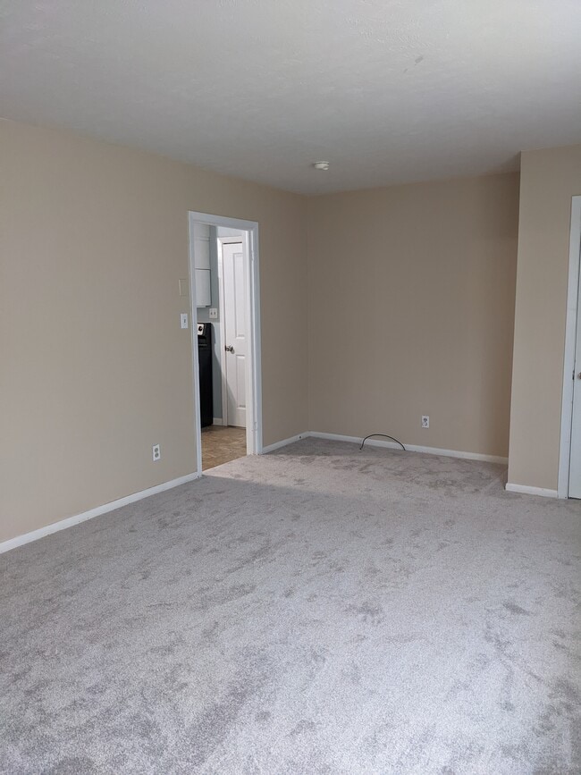 Building Photo - 524 Goldfinch Ave