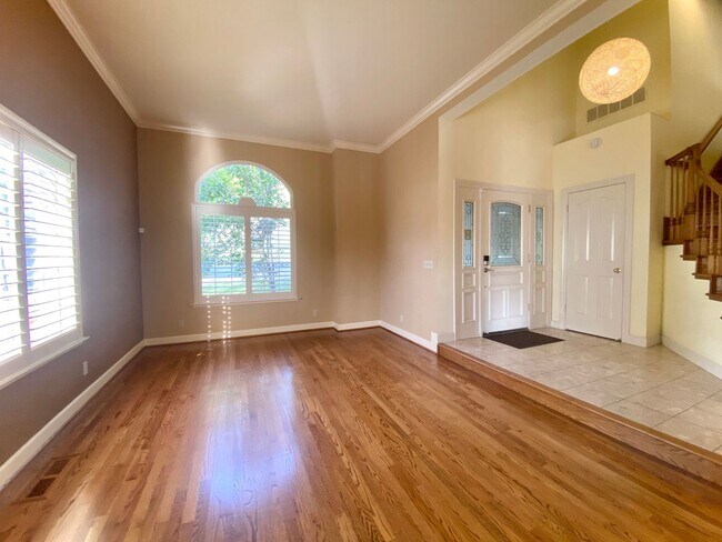 Foto del edificio - Spacious 5-bedroom Home Located in Niles Neighborhood of Fremont!