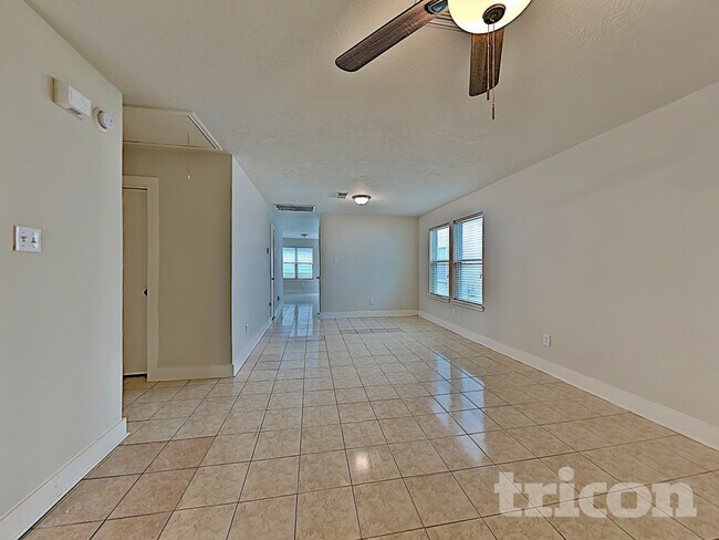 Foto del edificio - 15810 W Park Ct