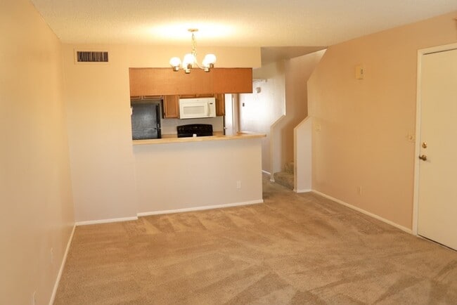 Building Photo - Listed by Trekk Realty LLC