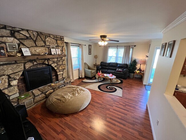 Building Photo - 3 bedroom with bonus rooms in basement