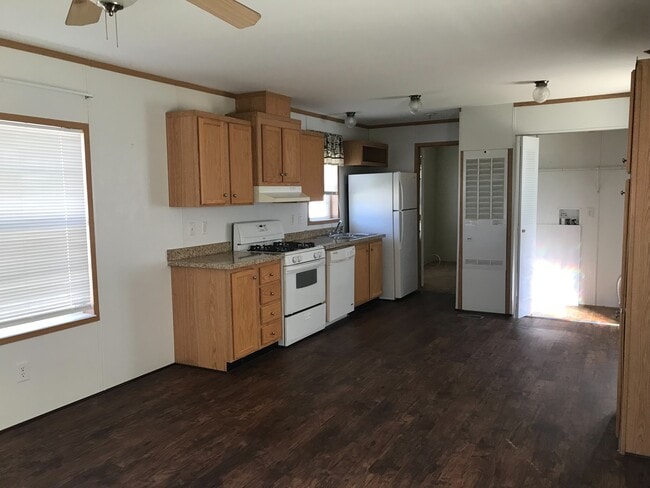Old pic - but better view of appliances - 3 Fawn Way