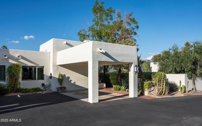 Building Photo - 5101 N Casa Blanca Dr