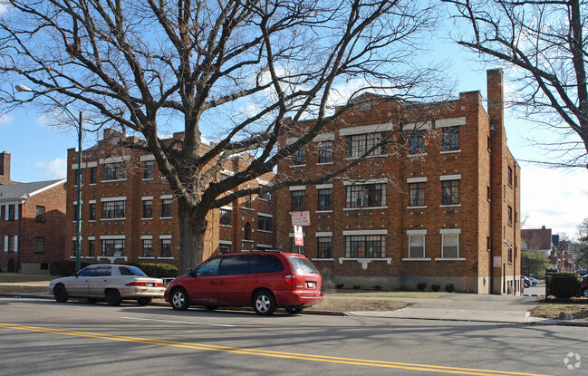 Building Photo - 2622 Victory Pky