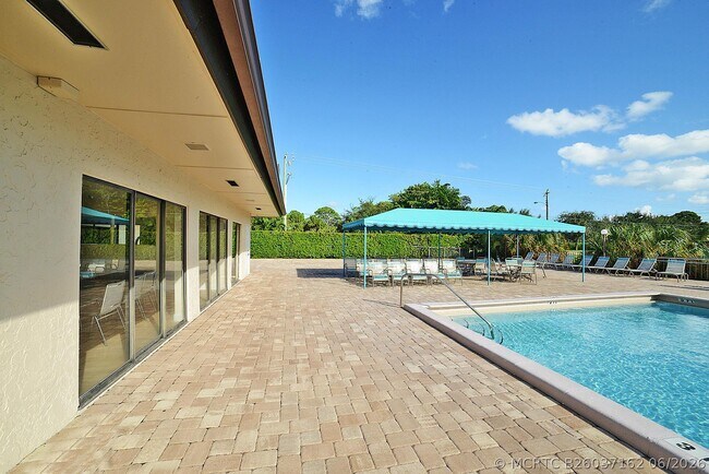 Building Photo - 2900 Fiore Way