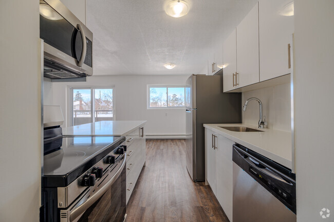 2BR, 1BA - Kitchen - 94 Beck St