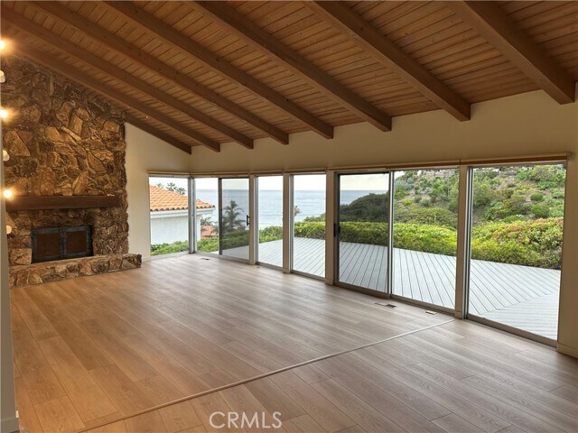 Building Photo - 504 Avenida La Costa