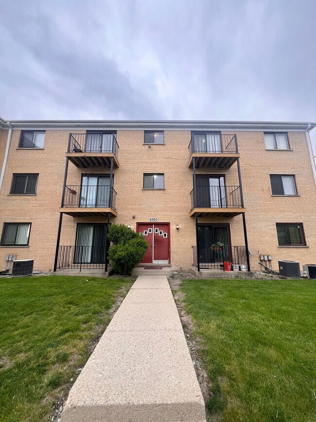 Building Photo - 9360 Hamilton Ct
