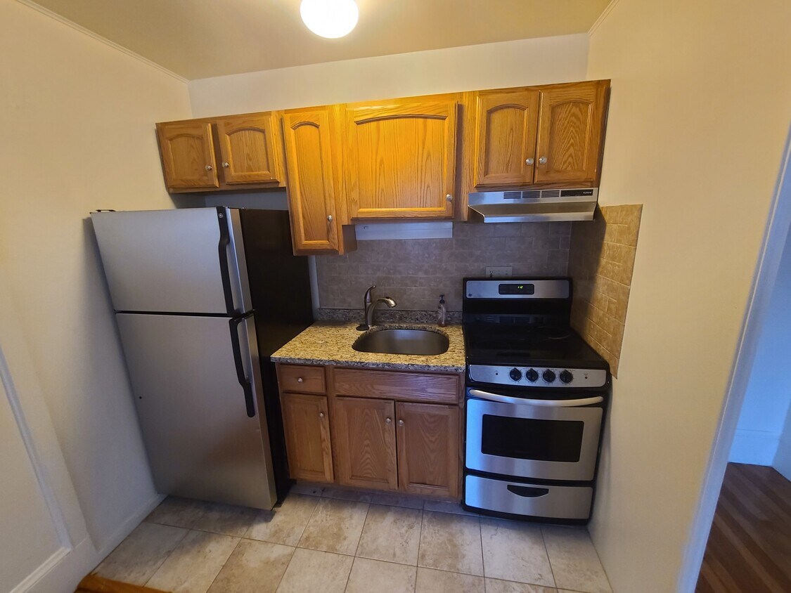 Primary Photo - 20 Grove St