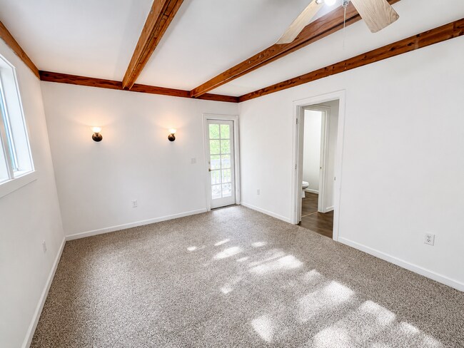 Foto del edificio - 24273 Shake Ridge Rd
