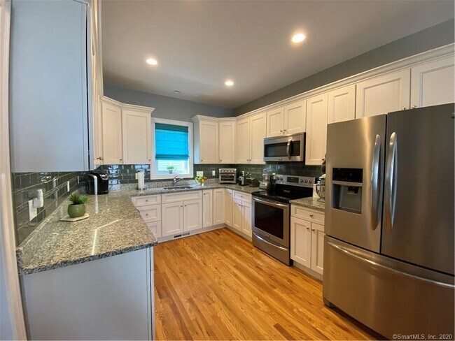 Foto del edificio - 490 Middletown Ave
