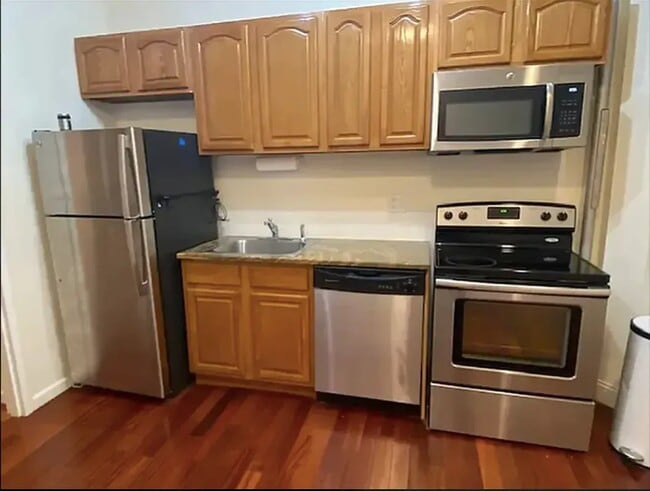 Building Photo - 129 W 56th St