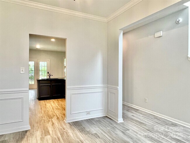 Foto del edificio - 5717 Lindley Crescent Dr