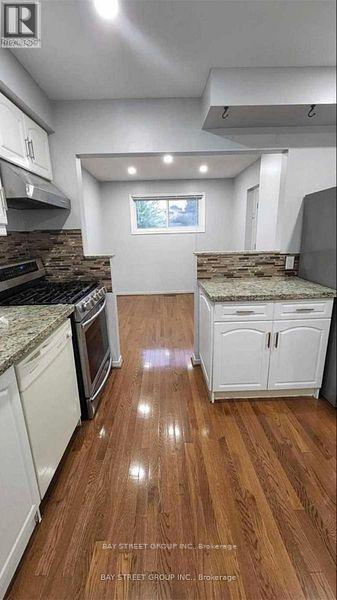 Building Photo - 882 Southdown Dr