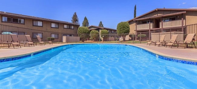 Foto del edificio - Saddleback Ranch Apartments