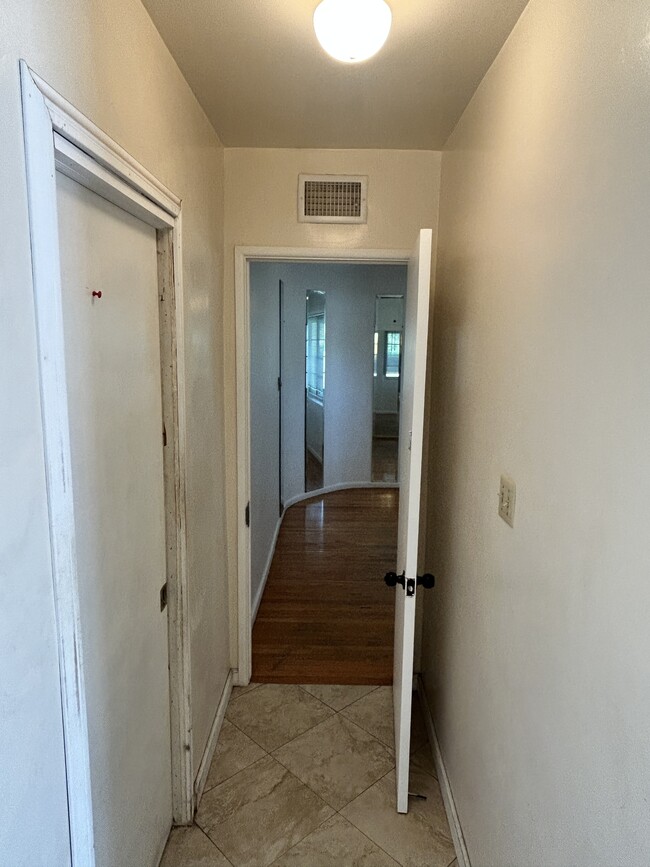 Foto del edificio - 1292 N Laurel Ave