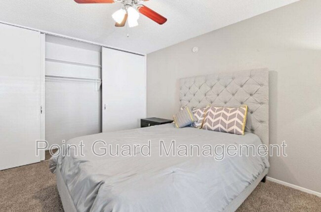 Building Photo - 2278 Ridgmar Plaza
