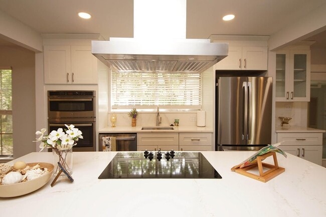 Building Photo - 596 L Ombre Ct NE