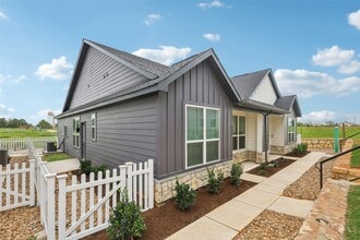 Building Photo - 637 Canvas Ave