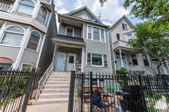 Building Photo - 1124 W Roscoe St