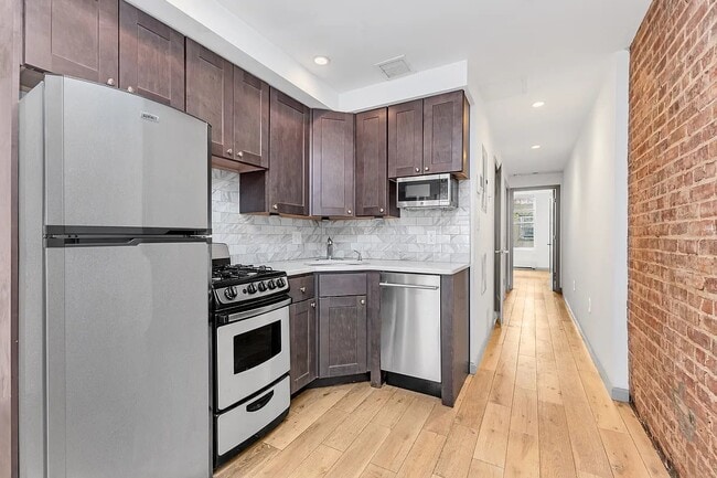 Foto del edificio - 332 E 6th St