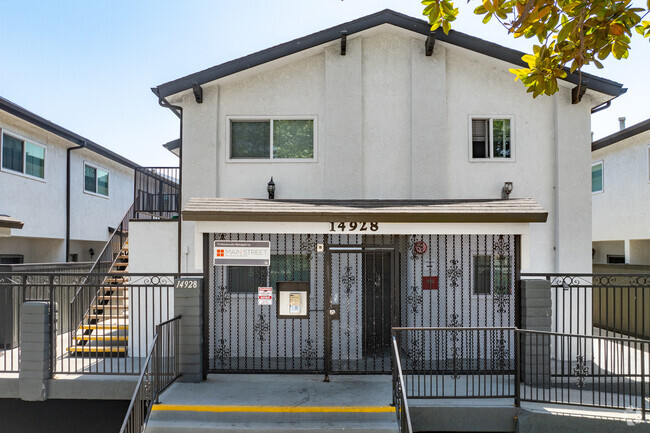 14928 Inglewood Ave - Lawndale Apartments