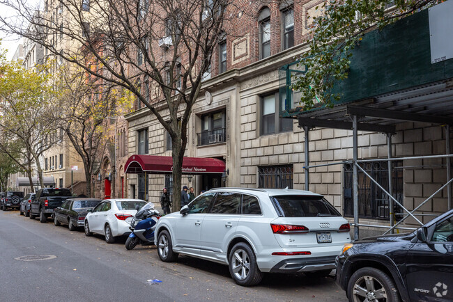 Building Photo - 119 W 71st St