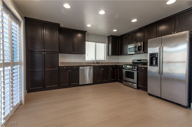 Building Photo - 6732 Thalia River St