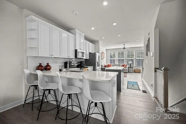 Building Photo - Room in Townhome on Broad River Ln