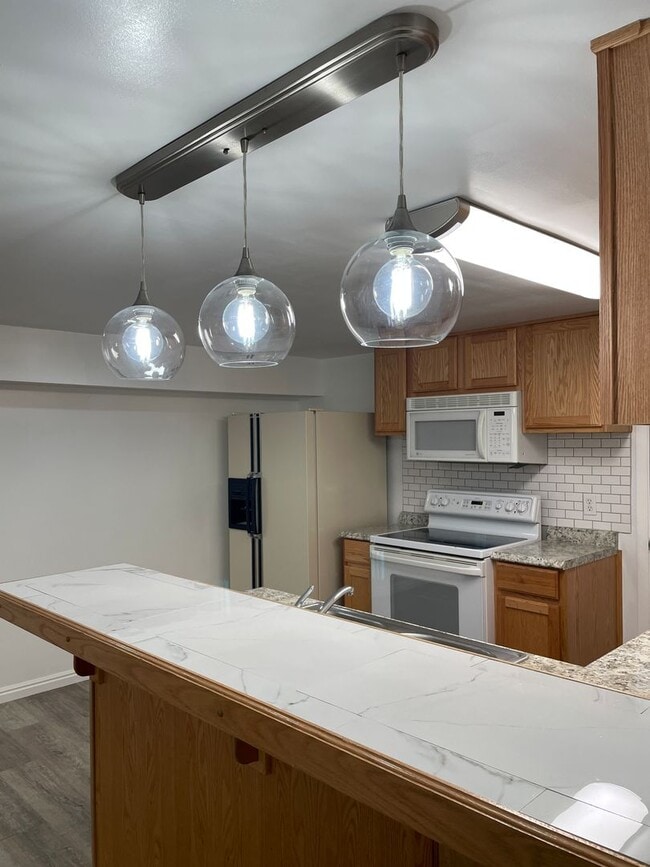 Building Photo - 5520 S 2050 W