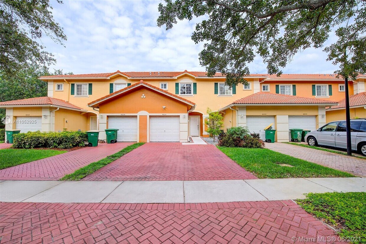 Primary Photo - 6604 Catalina Ln