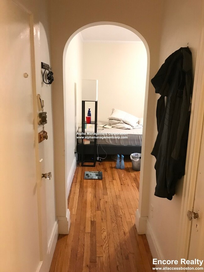 Building Photo - 349 Pleasant St